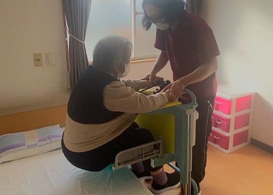 ベッドから車イスへの移乗に活躍中